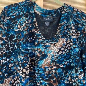 Women’s plus size V neck lightweight top in jewel tones